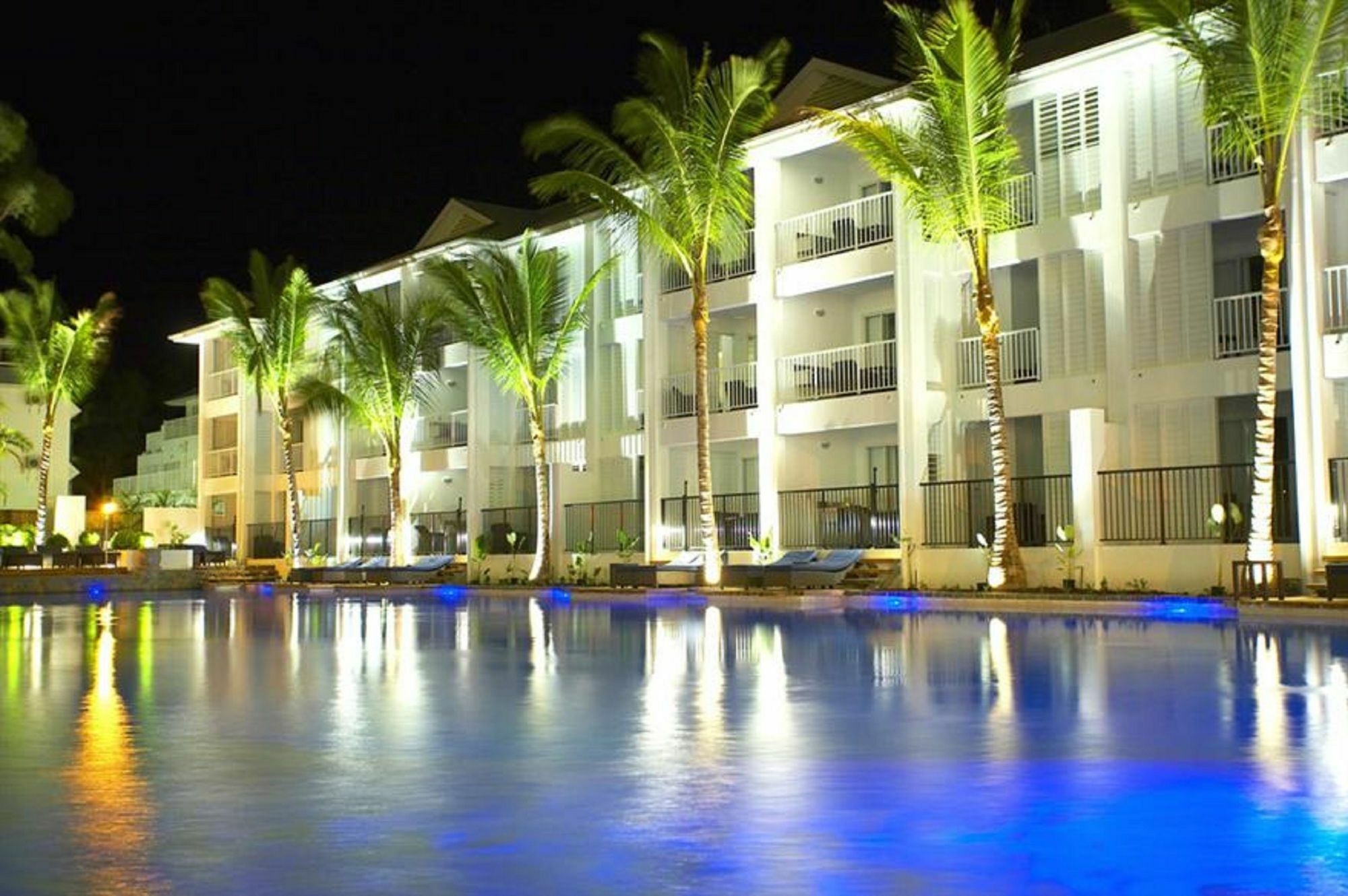 Beach Club Port Douglas Luxury Apartments Экстерьер фото